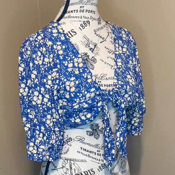 For Love And Lemons Zamira Floral Tie Front Crop Top Sz Large Blue White Flirty - Picture 3 of 7